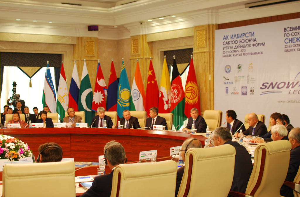 President Atambaev addresses participants of the Global Snow Leopard Conservation Forum in Bishkek.